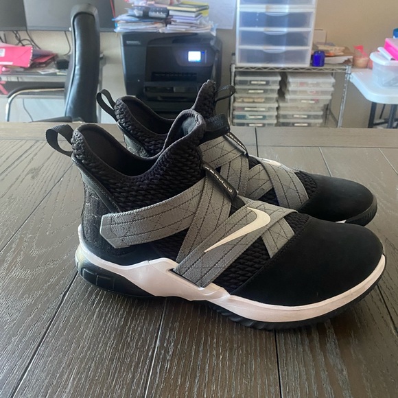 lebron james velcro shoes